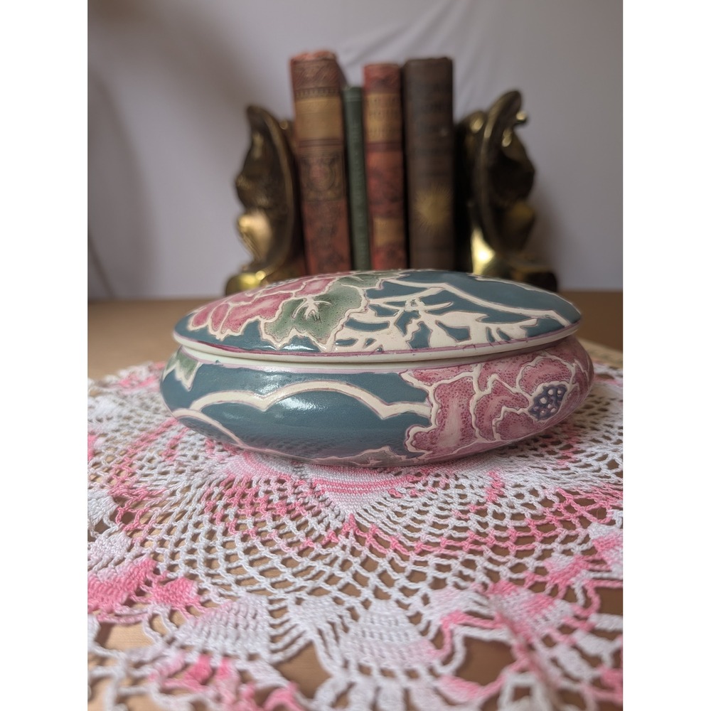 Vintage TOYO Crystal Shoppe Ceramic Trinket‎ Box Lidded Floral Pink Green Blue